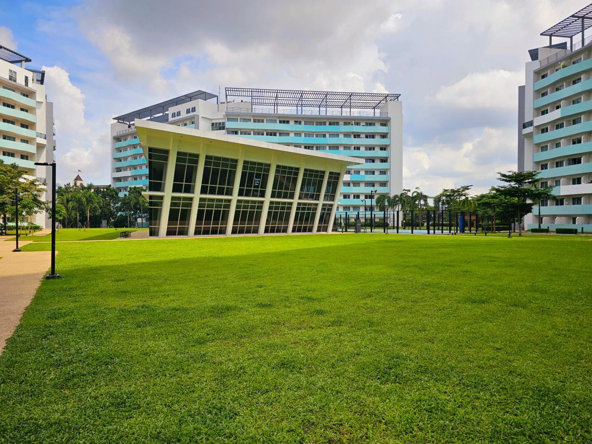 Acellyne'S Suites At The Residences At Commonwealth By Century Bandar Quezon Luaran gambar