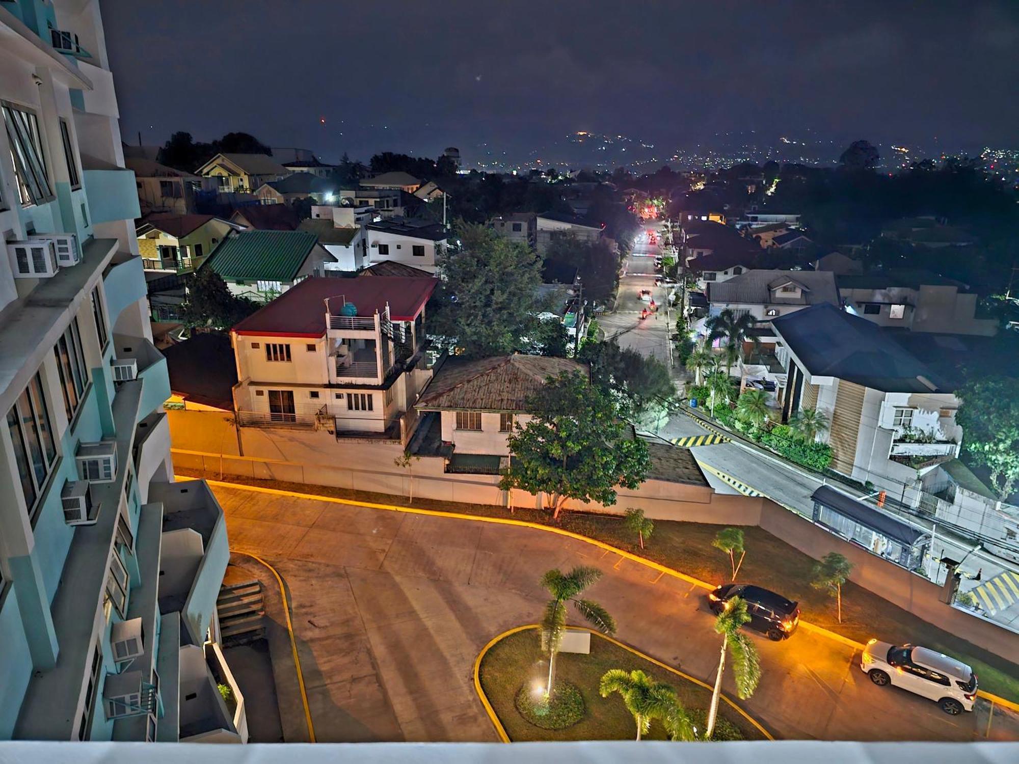 Acellyne'S Suites At The Residences At Commonwealth By Century Bandar Quezon Luaran gambar