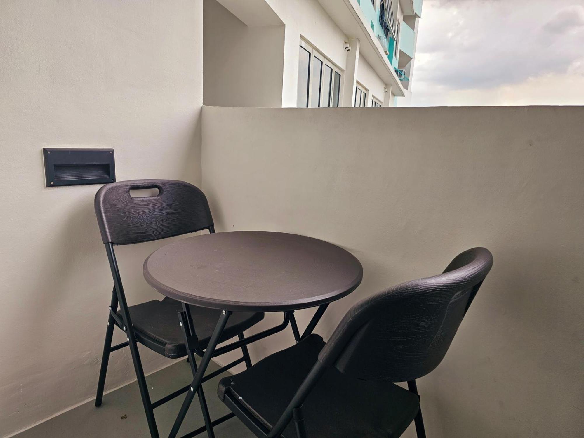 Acellyne'S Suites At The Residences At Commonwealth By Century Bandar Quezon Luaran gambar