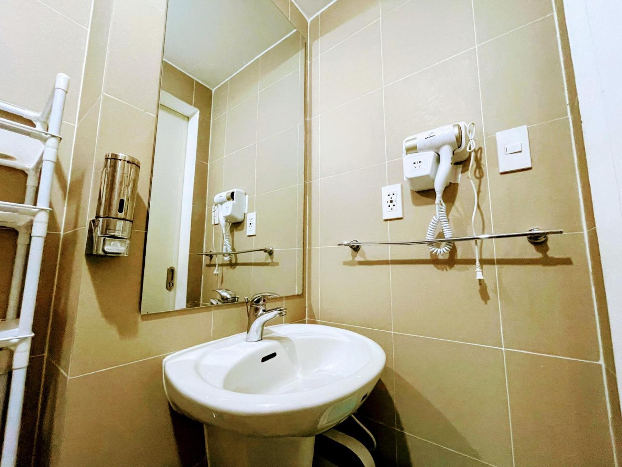 Acellyne'S Suites At The Residences At Commonwealth By Century Bandar Quezon Bilik gambar