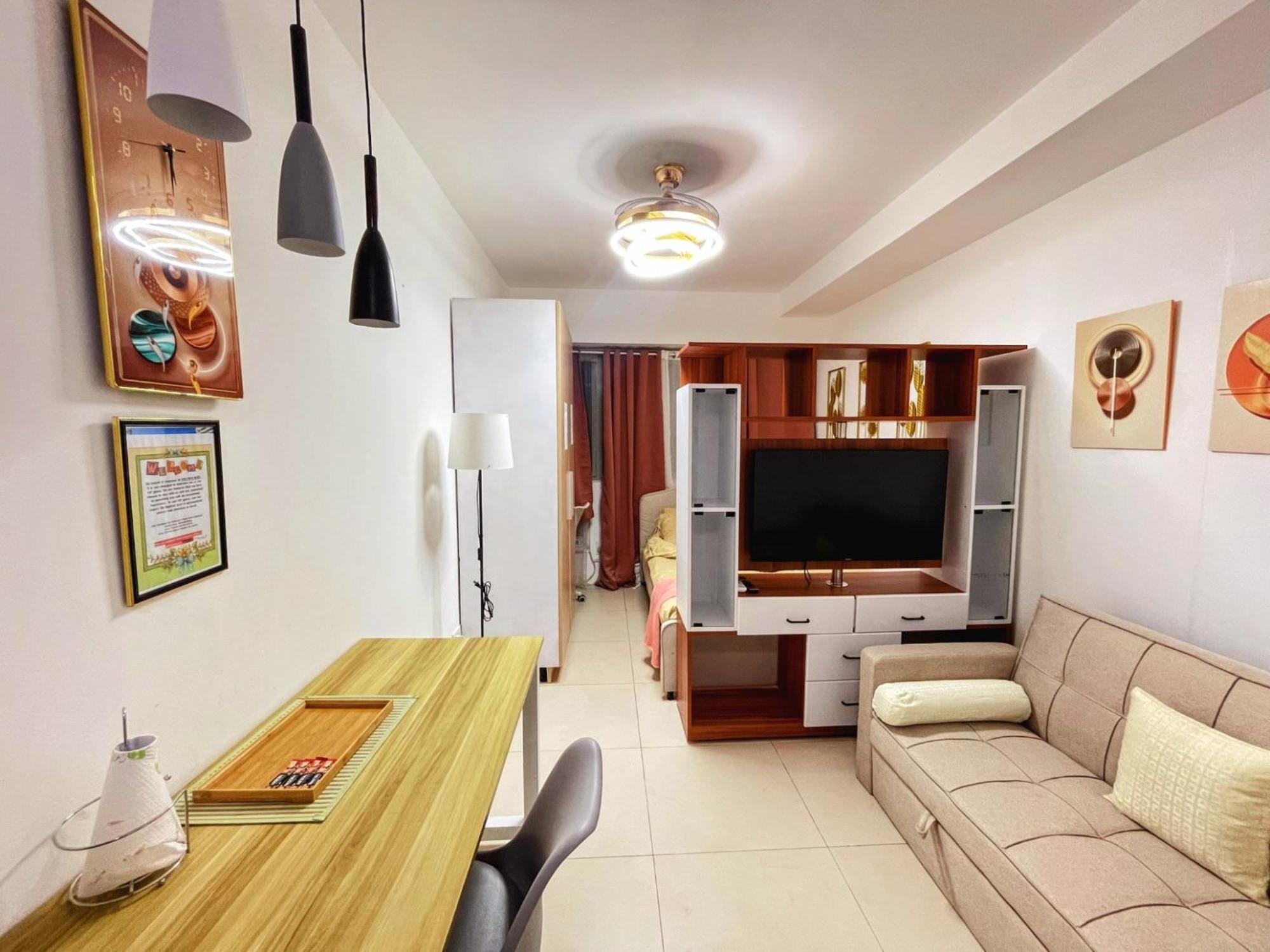 Acellyne'S Suites At The Residences At Commonwealth By Century Bandar Quezon Bilik gambar