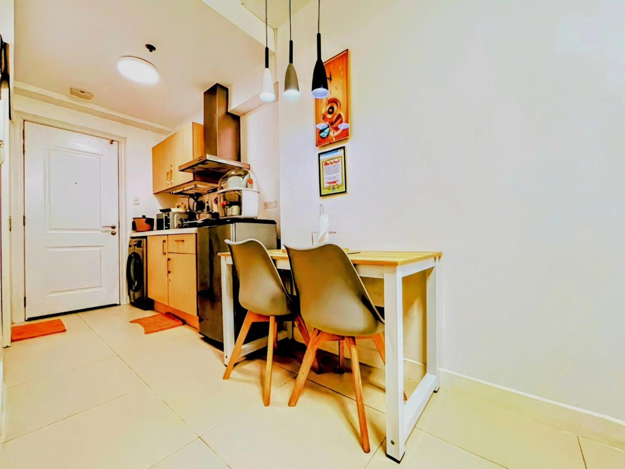 Acellyne'S Suites At The Residences At Commonwealth By Century Bandar Quezon Bilik gambar