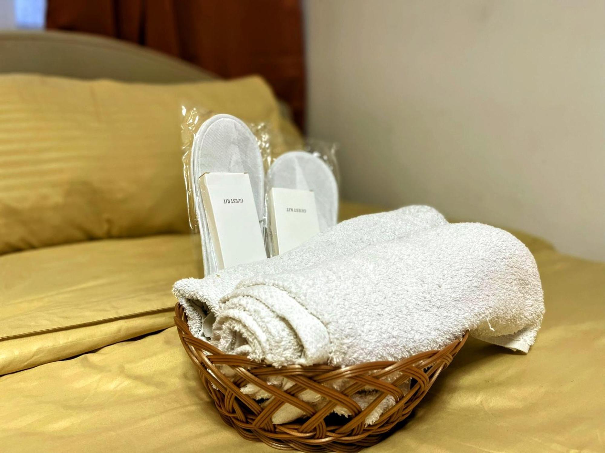 Acellyne'S Suites At The Residences At Commonwealth By Century Bandar Quezon Bilik gambar
