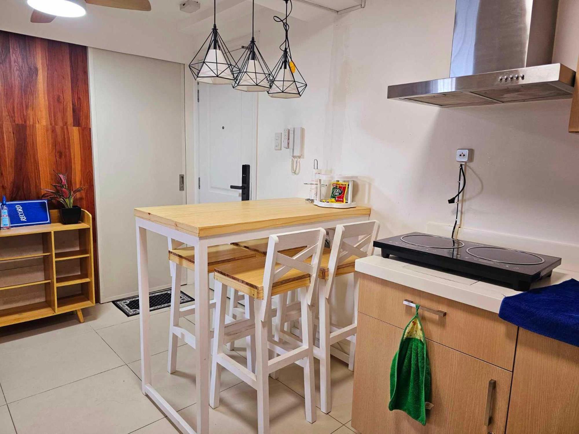 Acellyne'S Suites At The Residences At Commonwealth By Century Bandar Quezon Luaran gambar