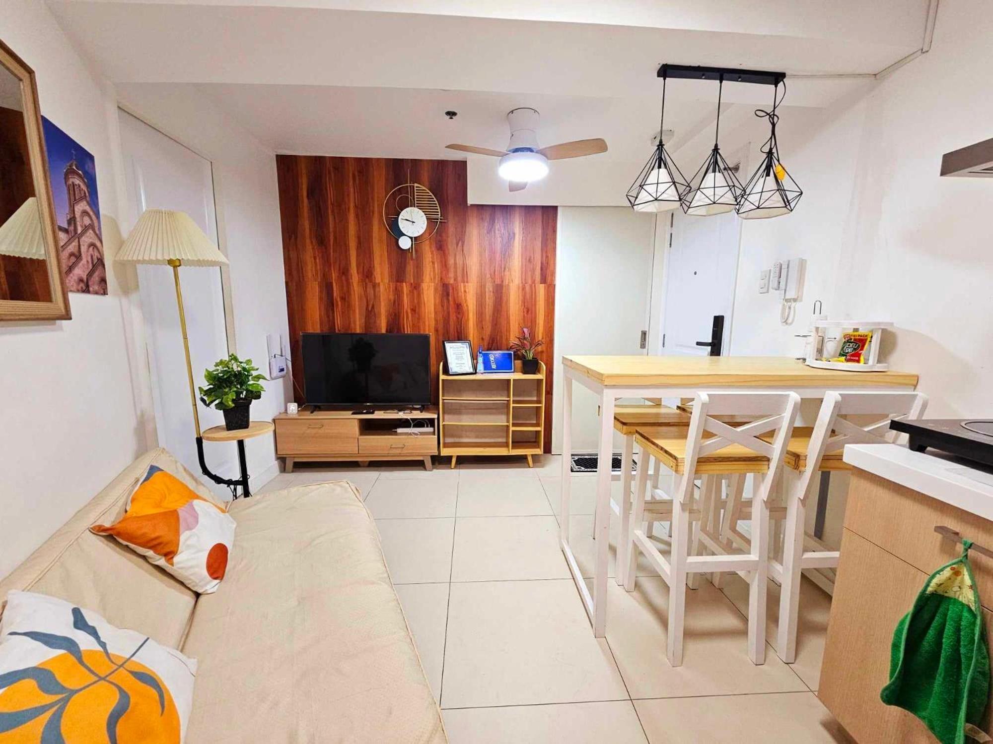 Acellyne'S Suites At The Residences At Commonwealth By Century Bandar Quezon Luaran gambar